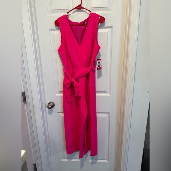 NWT Vince Camuto womens V Neck Jumpsuit With Tie Belt Hot Pink Size 12. - Picture 4 of 7